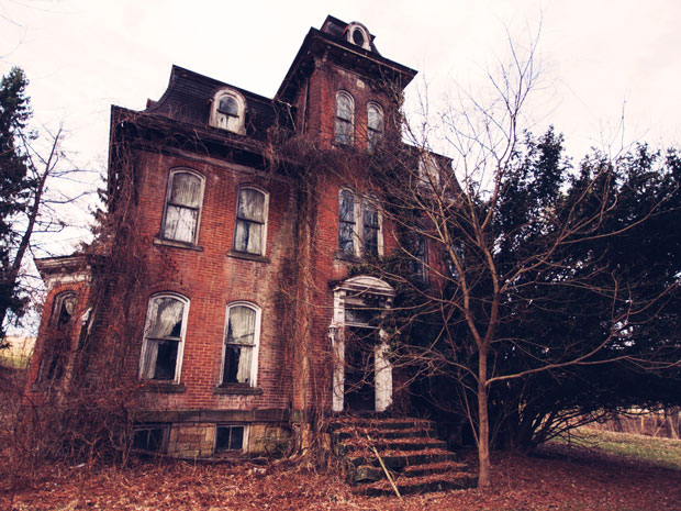 8 Real Haunted Houses You Can Actually Visit - America's Most Haunted