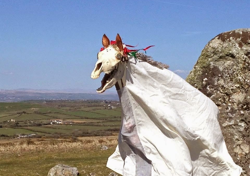 Weird Christmas – Mari Lwyd The party animal horse skull of Wales