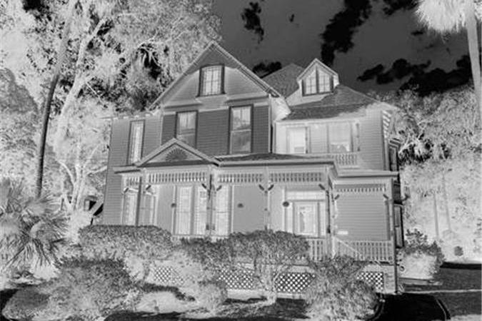 Digging Into Haunted Real Estate on After Hours AM/America’s Most Haunted Radio Florida's Seven Sisters Inn and Kansas's Sallie House in the spotlight