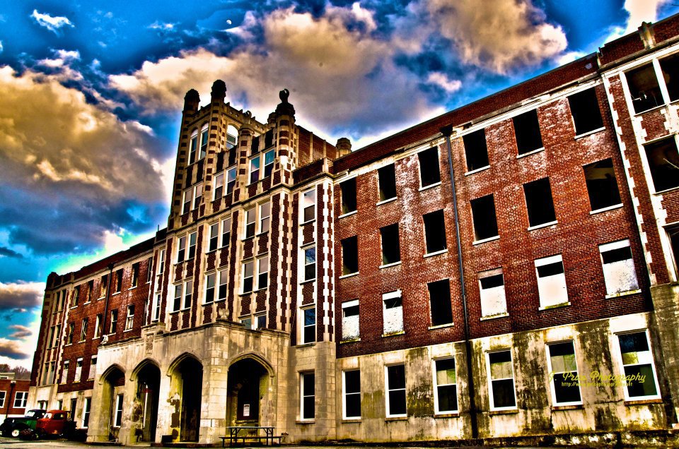 Waverly Hills Sanatorium – America’s Paranormal Playroom History, hauntings, tour of the infamous shuttered Louisville TB hospital