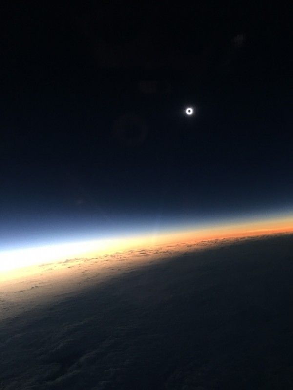 eclipse-solar-3-20-2015-35000-feet-Bristol-Eric-Recurt-e1427307781968.jpg